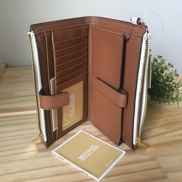 Michael Kors wallet🎈🎈 - Picture 6 of 9